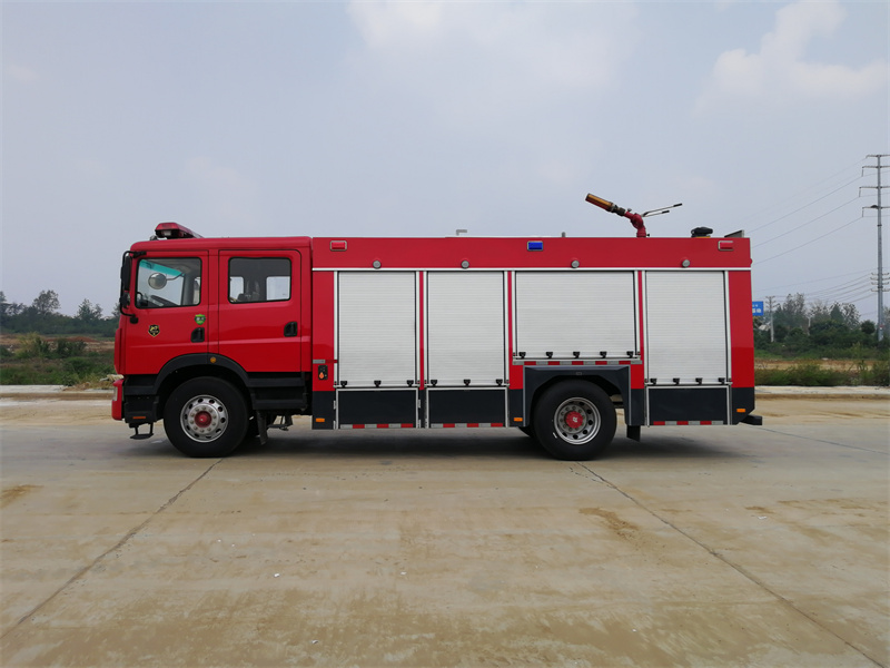 東風(fēng)D9水罐消防車(chē)(6.8噸)圖片